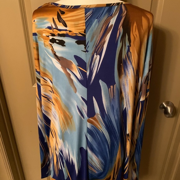 Curved Hem Top - Picture 2 of 5